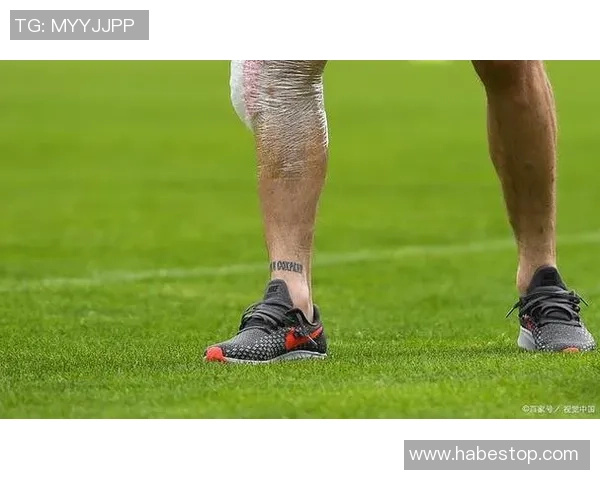 足球明星佩戴护膝的高清照片展示运动员的专业与风采